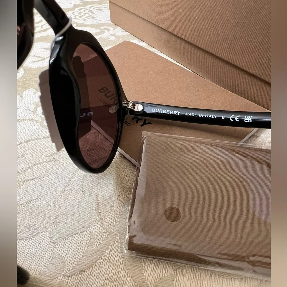 Burberry Authentic Sunglasses Full Inclusion NWT